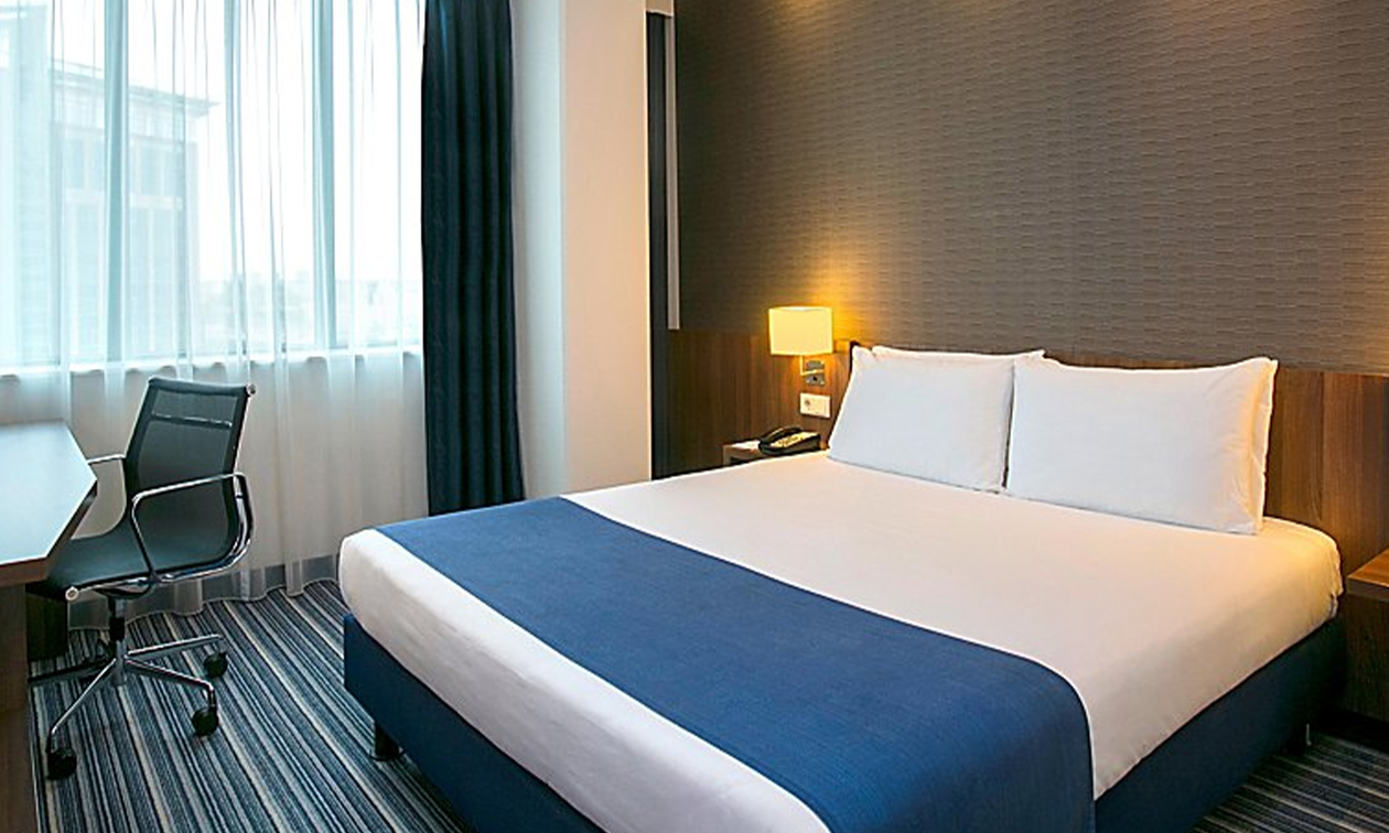 Holiday Inn Express Arena Towers