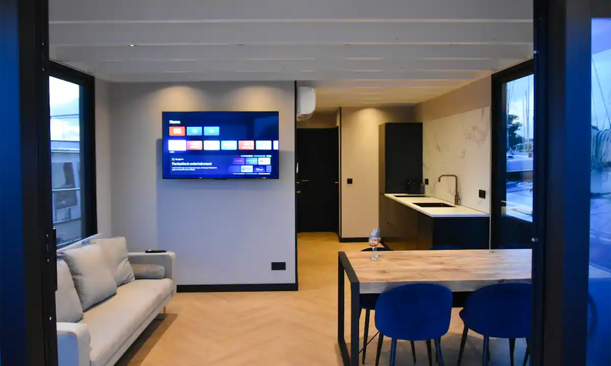 Luxury Houseboat Assendelft