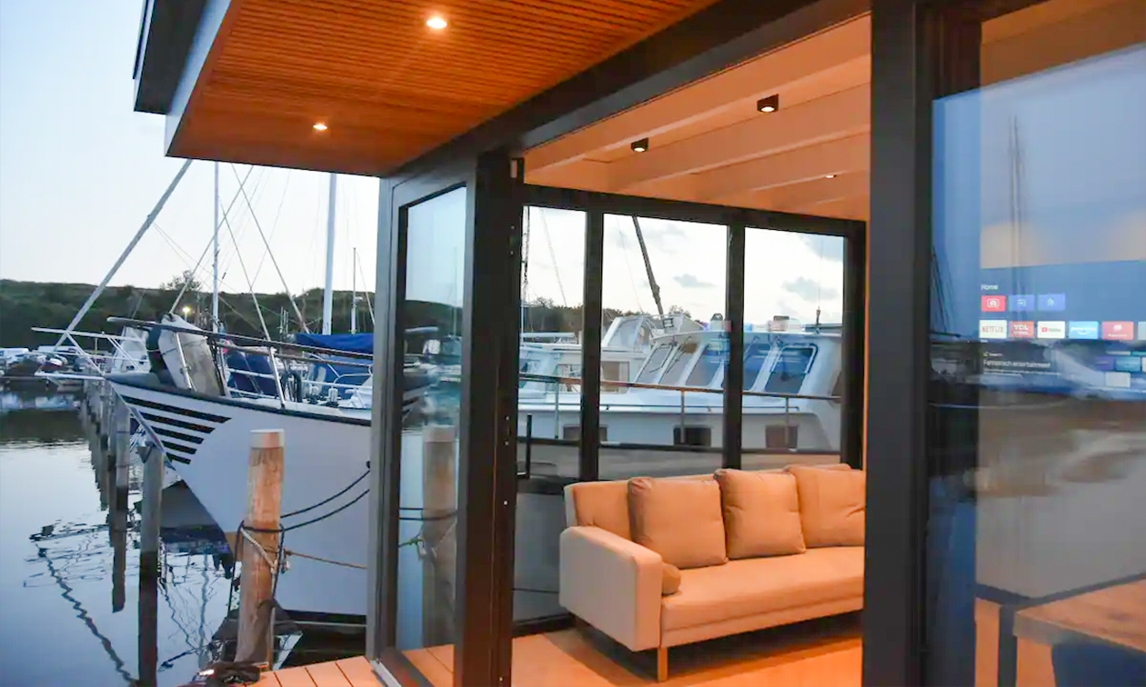 Luxury Houseboat Assendelft