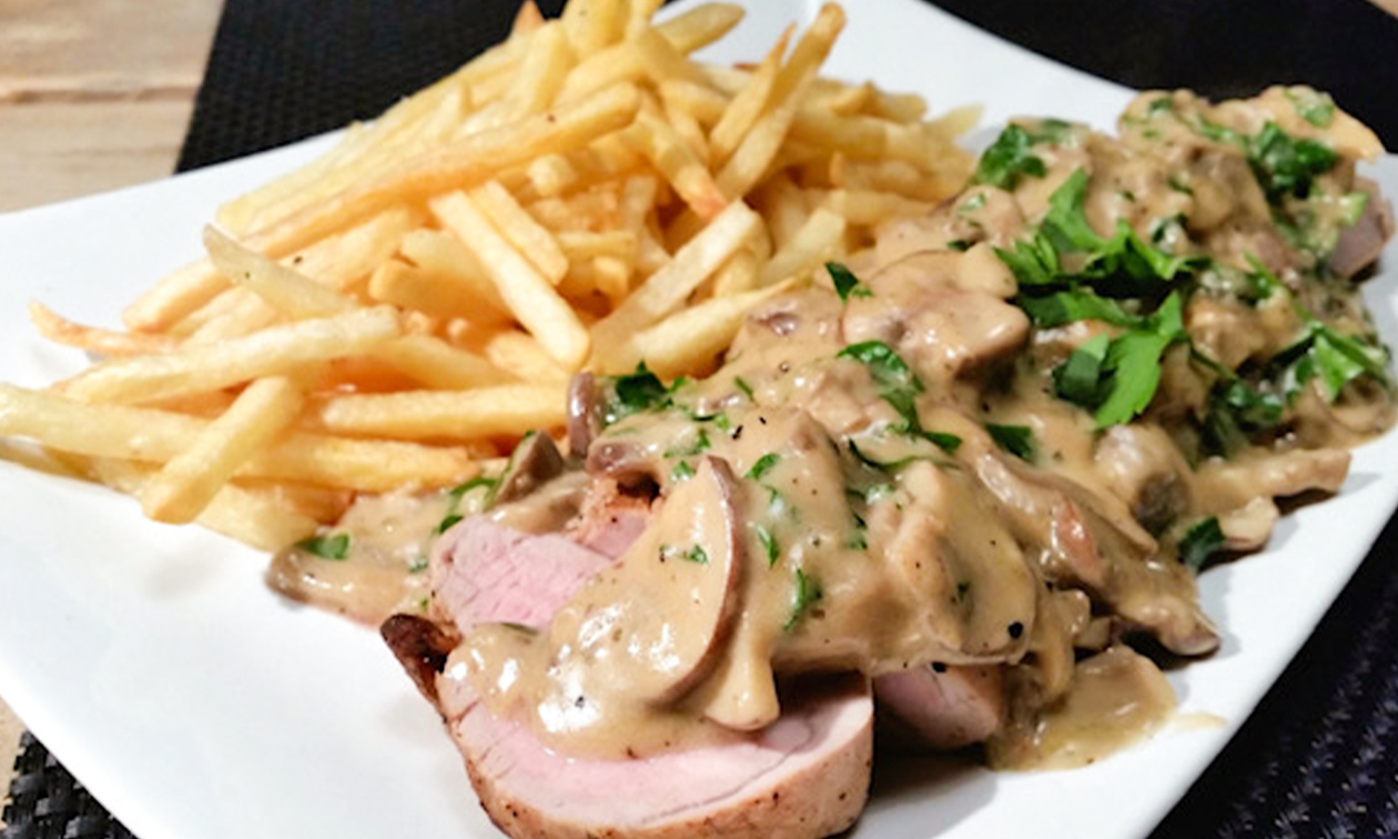 Café Petit Restaurant Wolf