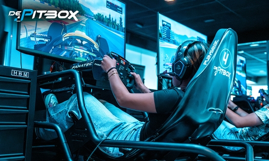 Racen (60 min), privé pitbox afhuren (60 min) of pitstopchallenge bij De Pitbox