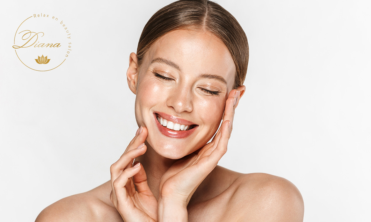 Microdermabrasie- of dermaplaning-gezichtsbehandeling (90 min)