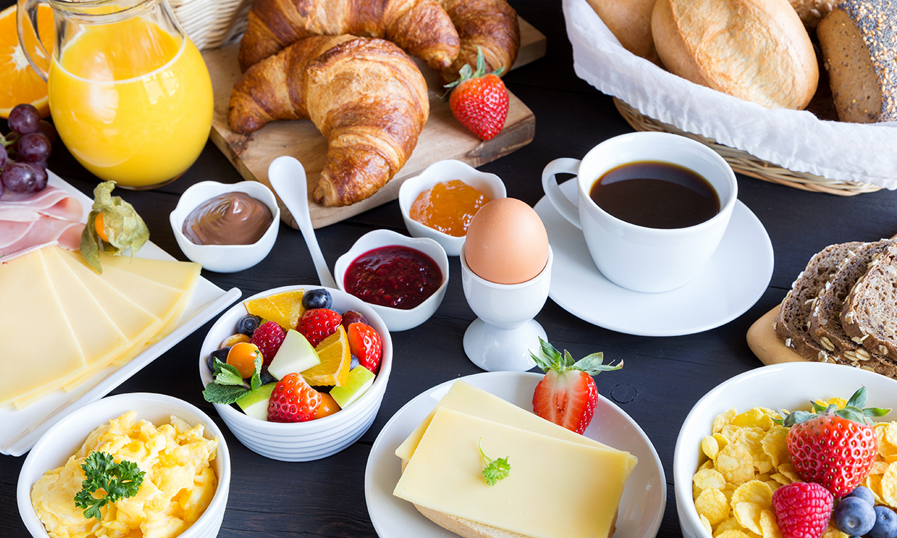 Ontbijtbuffet + glas cava bij Hotel ECU