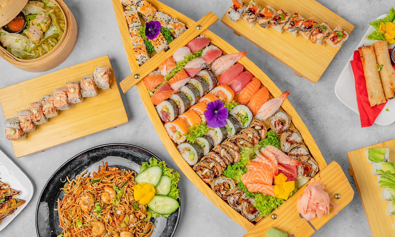 Sushibox + loempia's (2 pers.) of 2-gangendiner (2 pers.) bij Nankai Sushi