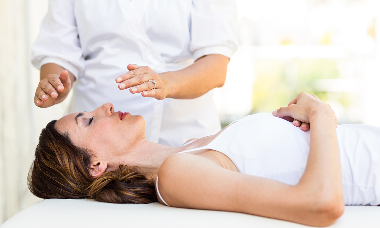 Reikibehandeling (60 min) + evt. balanstherapie (15 min) of shiatsumassage (75min)