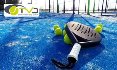 Huur padelbaan voor 4 personen (1 of 2 uur) + materiaal